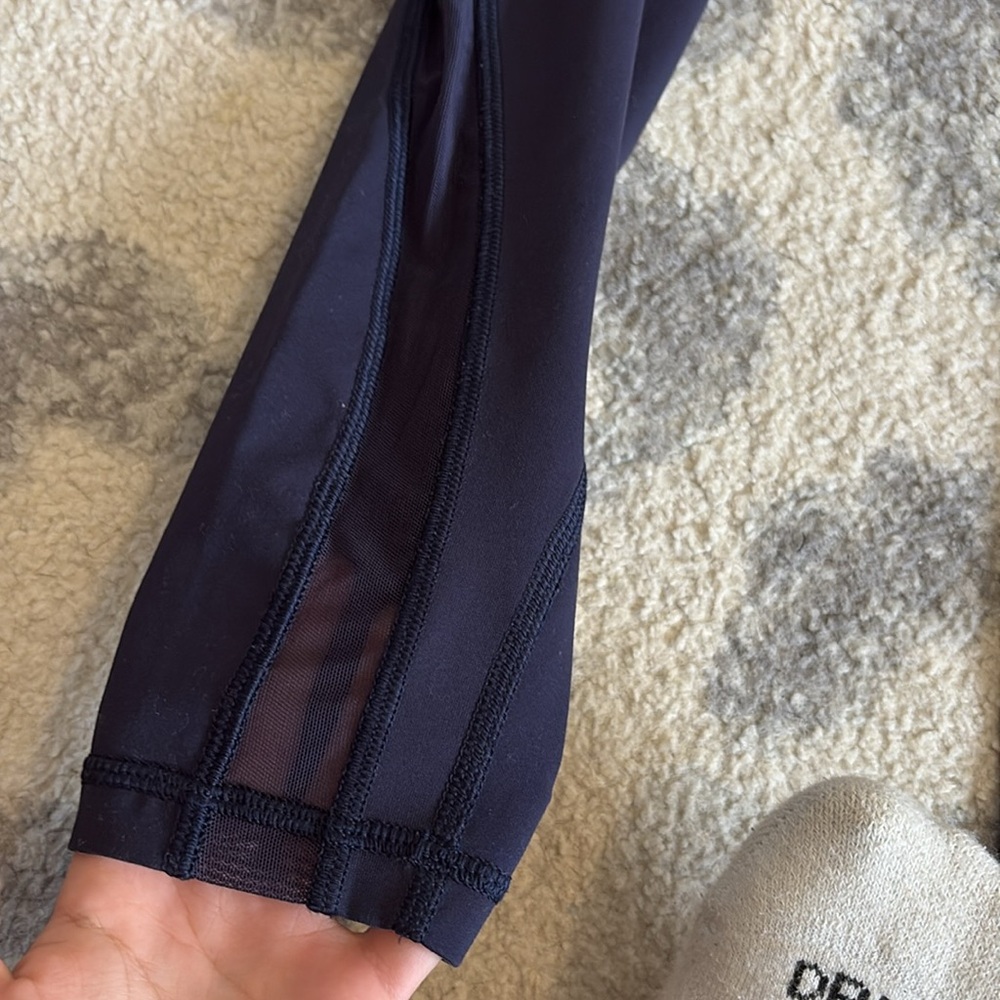 Lululemon Navy High-Waisted Leggings with zipper pockets - Picture 6 of 6